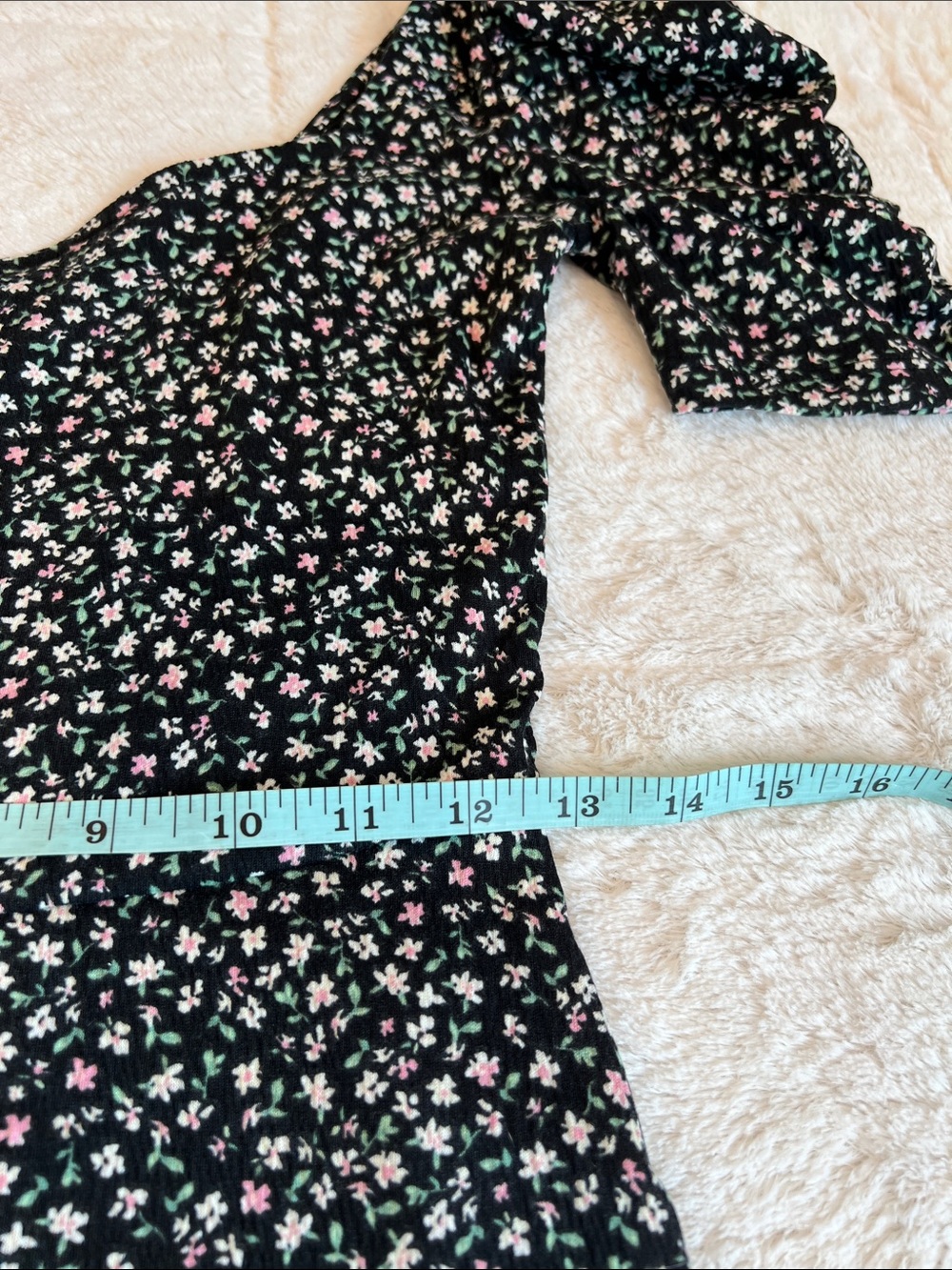 Like new H&M Black Floral V-Neck Mini Dress with Puff Sleeves - Picture 7 of 9